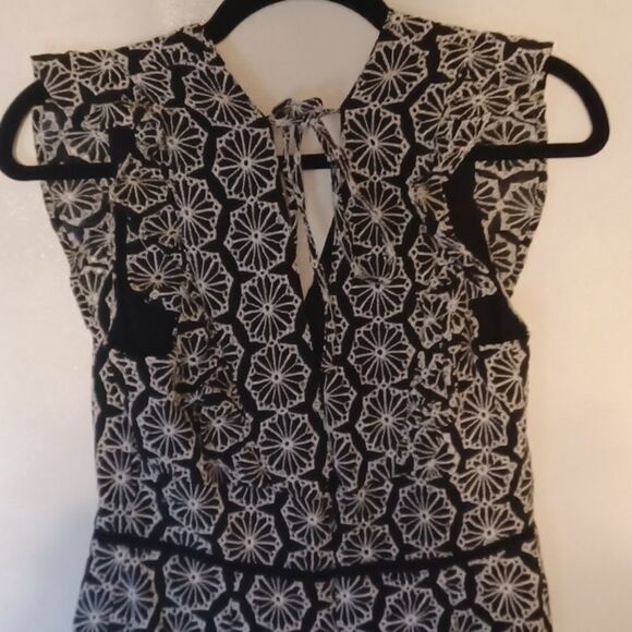 Sugar + Lips Amora Sleeveless Crochet Black/White Romper - Picture 3 of 4